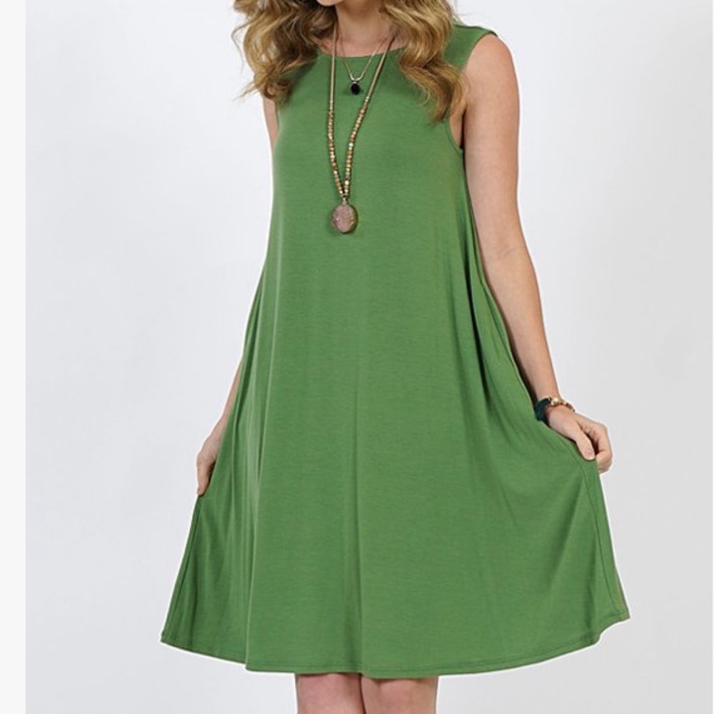 Kiwi  Crewneck Sleeveless  Swing  Dress with Side Pockets  Juniors  1x